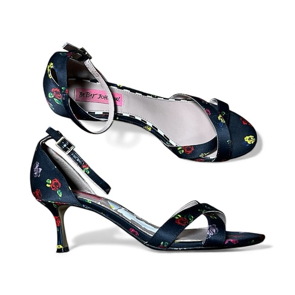 Betsey Johnson Shoes - Betsey Johnson Black Floral Heels